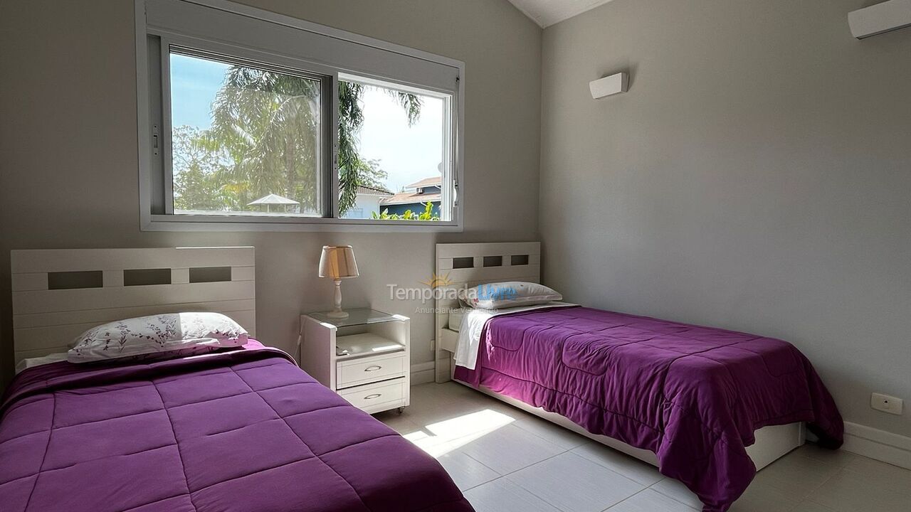 Casa para aluguel de temporada em São Sebastião (Praia da Baleia)