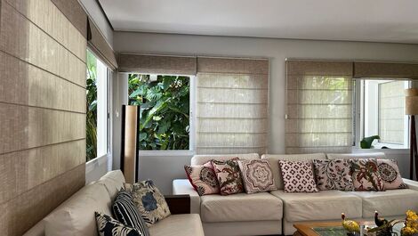 Casa em condomínio com muita natureza e conforto ! Praia da Baleia !