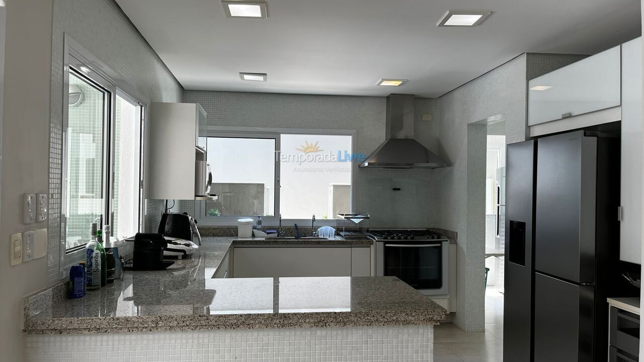 Casa para aluguel de temporada em São Sebastião (Praia da Baleia)