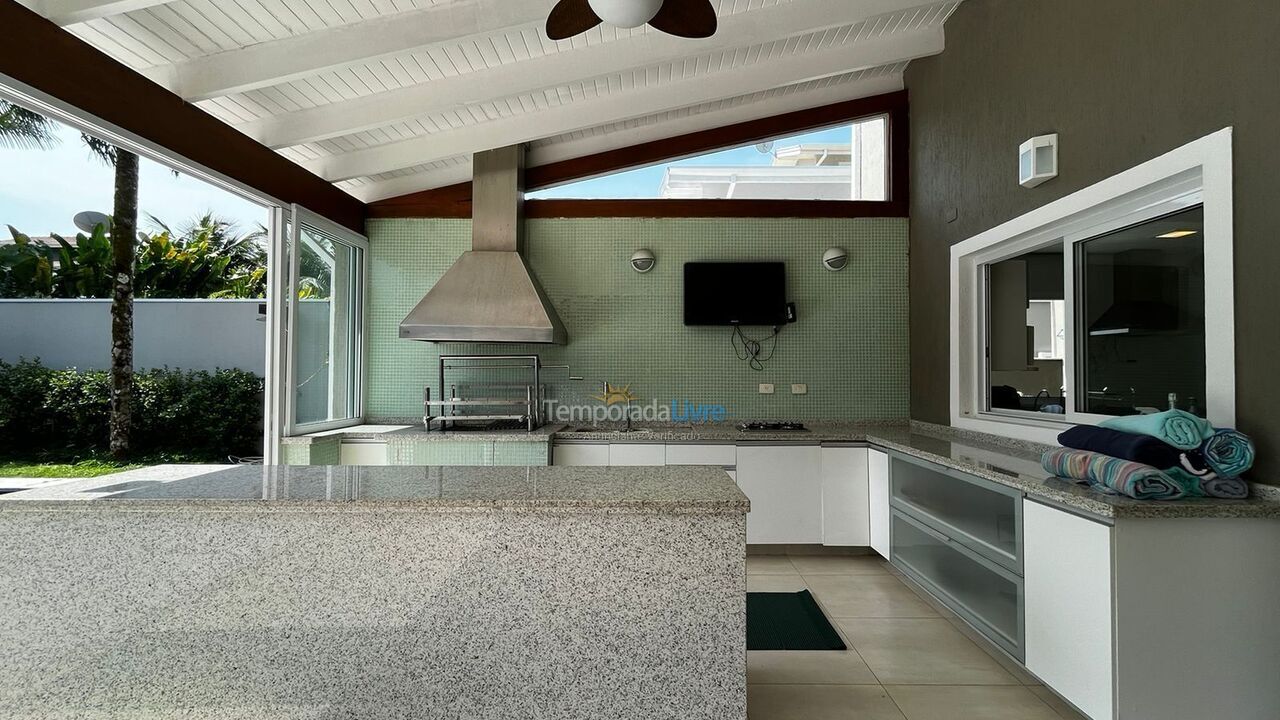 Casa para aluguel de temporada em São Sebastião (Praia da Baleia)