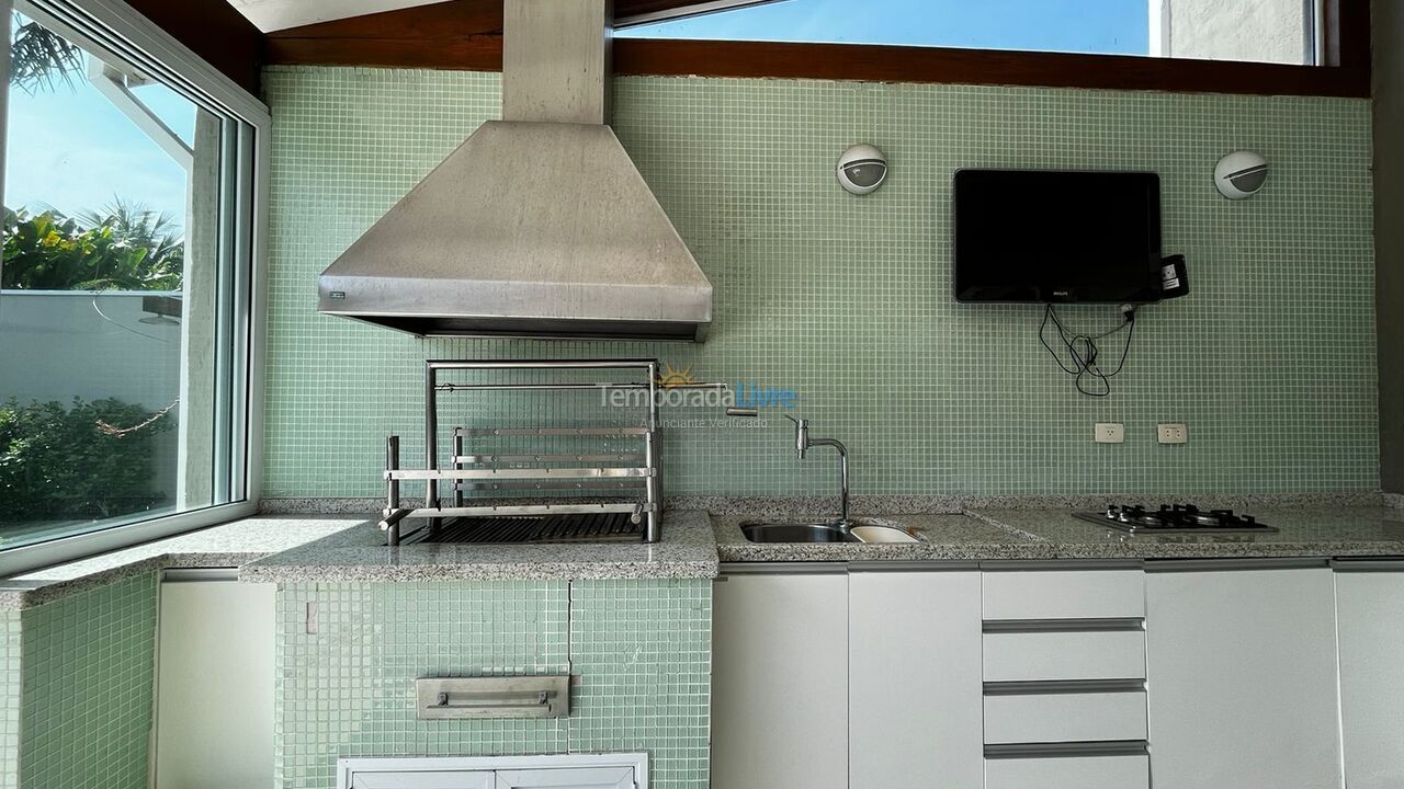 Casa para aluguel de temporada em São Sebastião (Praia da Baleia)