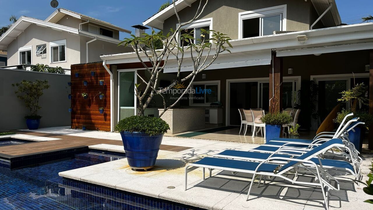 Casa para aluguel de temporada em São Sebastião (Praia da Baleia)