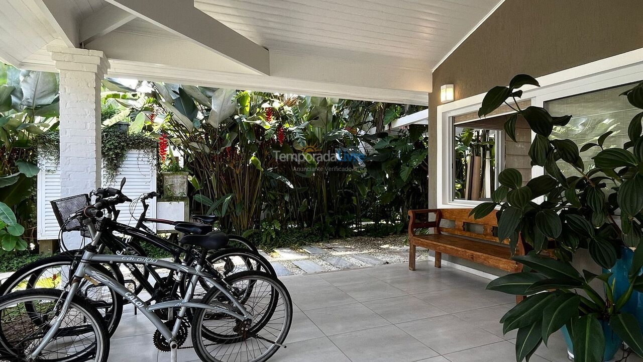 Casa para aluguel de temporada em São Sebastião (Praia da Baleia)