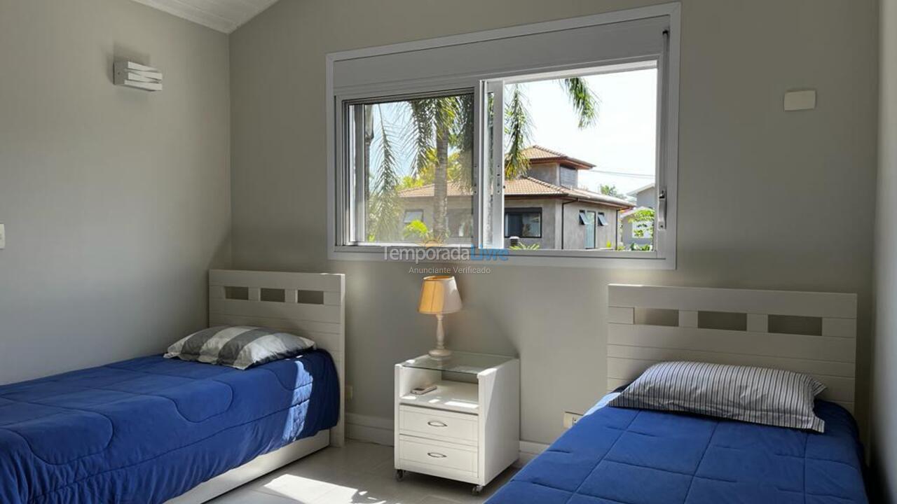 Casa para aluguel de temporada em São Sebastião (Praia da Baleia)