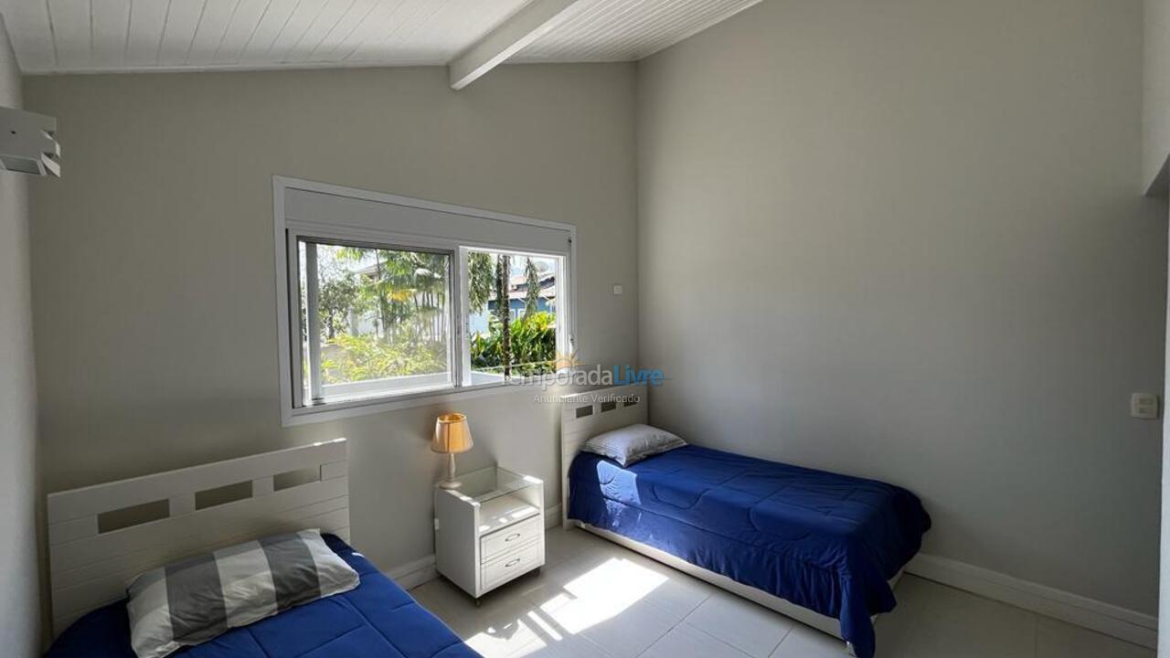 Casa para aluguel de temporada em São Sebastião (Praia da Baleia)