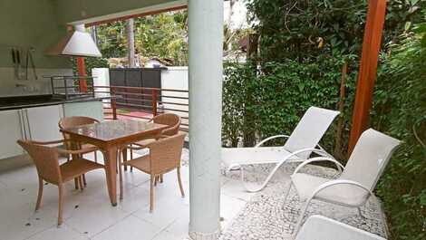 House in condominium on Avenida da Praia in Juquehy