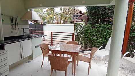 House in condominium on Avenida da Praia in Juquehy