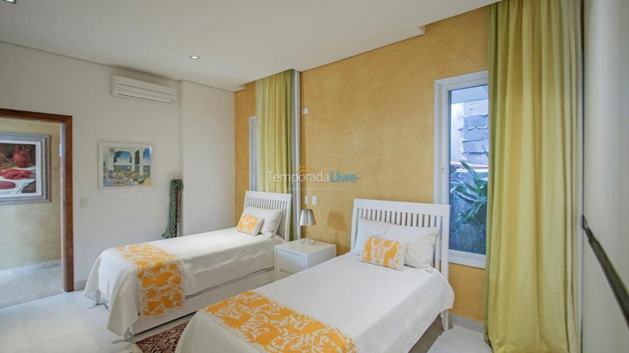 House for vacation rental in São Sebastião (Praia da Baleia)