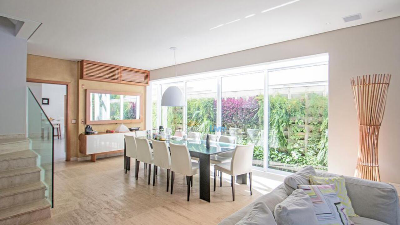 House for vacation rental in São Sebastião (Praia da Baleia)