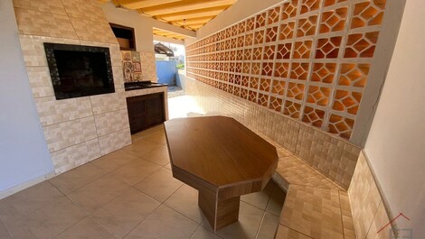 Casa em Ubatuba apenas 350m do mar - 3 quartos com Ar
