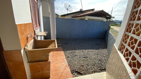 Casa em Ubatuba apenas 350m do mar - 3 quartos com Ar
