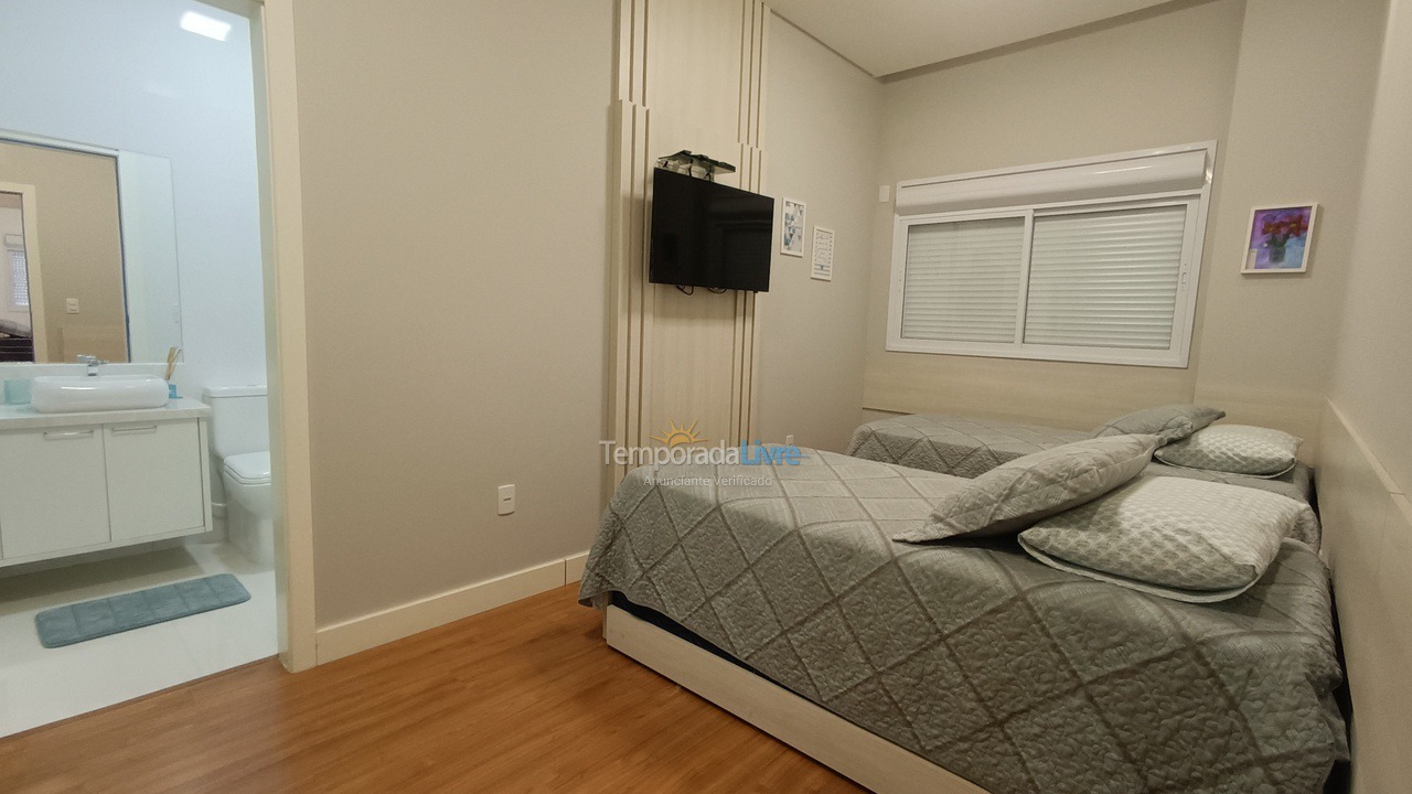 Apartment for vacation rental in Itapema (Meia Praia)