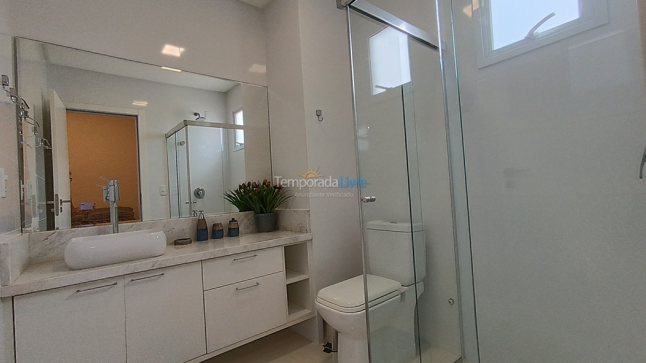 Apartment for vacation rental in Itapema (Meia Praia)