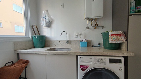 BEAUTIFUL APARTMENT IN MEIA PRAIA WITH 4 SUITES