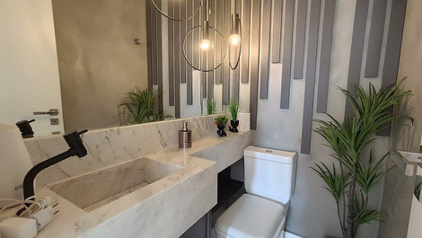 BEAUTIFUL APARTMENT IN MEIA PRAIA WITH 4 SUITES