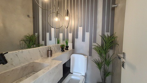 BEAUTIFUL APARTMENT IN MEIA PRAIA WITH 4 SUITES