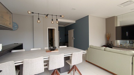 BEAUTIFUL APARTMENT IN MEIA PRAIA WITH 4 SUITES