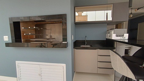 BEAUTIFUL APARTMENT IN MEIA PRAIA WITH 4 SUITES