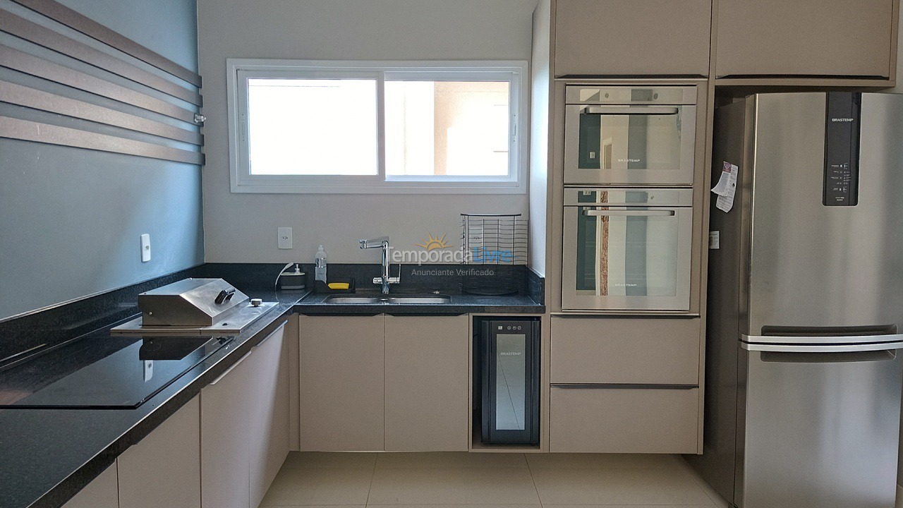 Apartment for vacation rental in Itapema (Meia Praia)