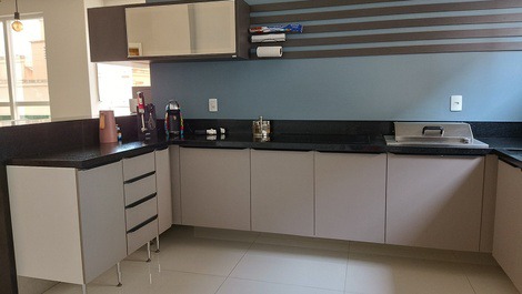 BEAUTIFUL APARTMENT IN MEIA PRAIA WITH 4 SUITES