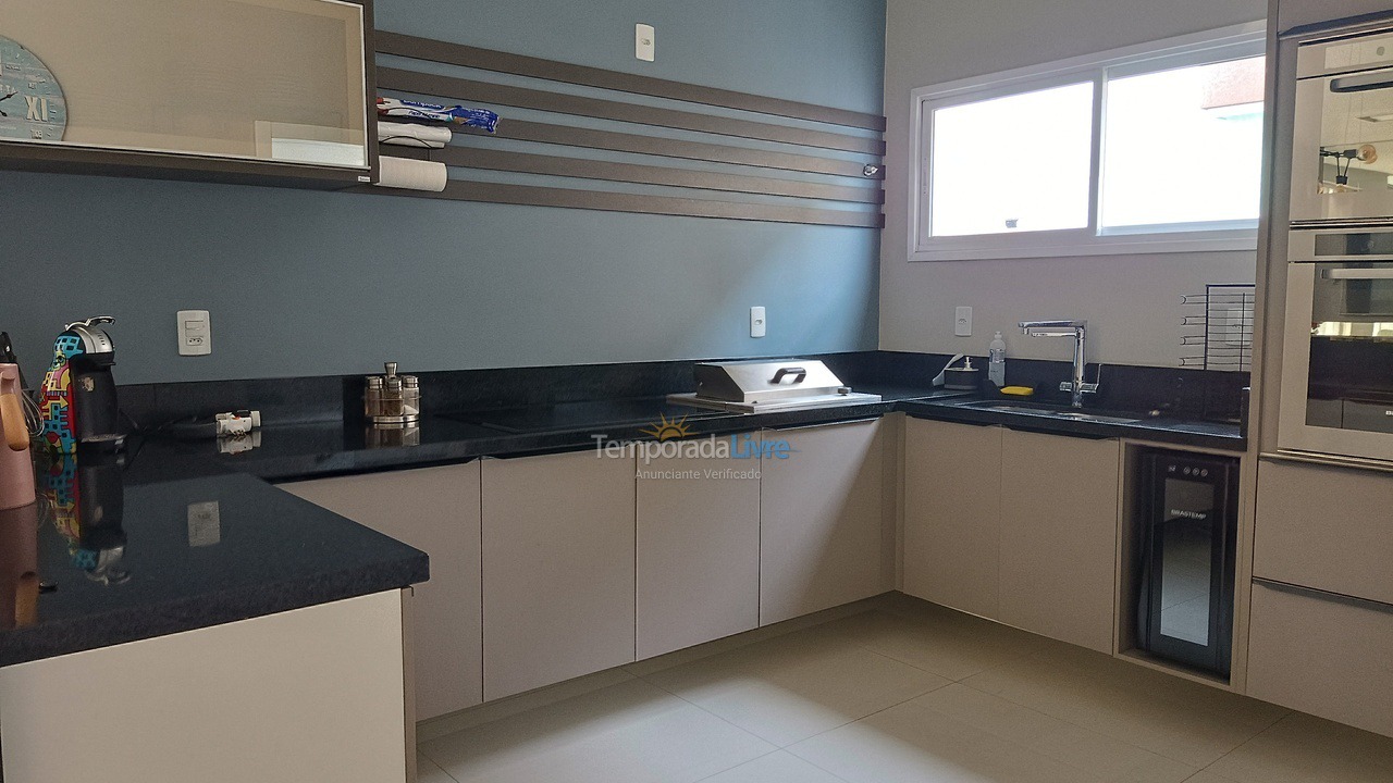 Apartment for vacation rental in Itapema (Meia Praia)