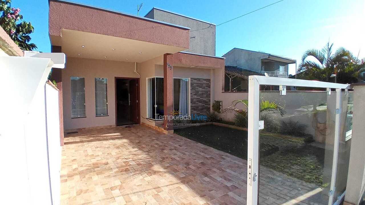 Casa para aluguel de temporada em Itapoá (Barra do Saí)