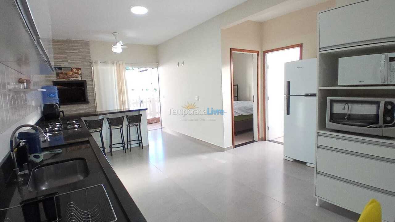 Casa para aluguel de temporada em Itapoá (Barra do Saí)