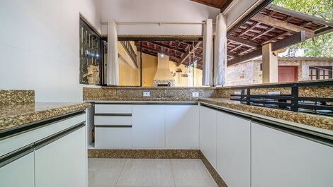 151 - Beautiful Triplex just 80m from Bombas beach