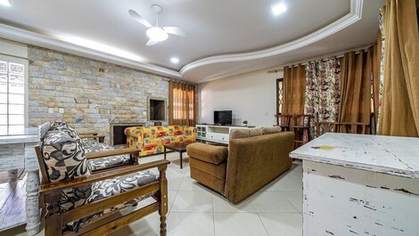 151 - Beautiful Triplex just 80m from Bombas beach