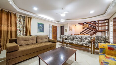 151 - Beautiful Triplex just 80m from Bombas beach