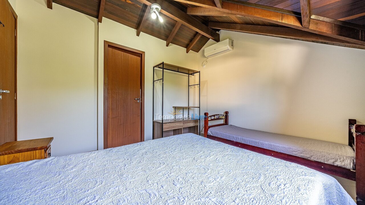 House for vacation rental in Bombinhas (Praia de Bombas)