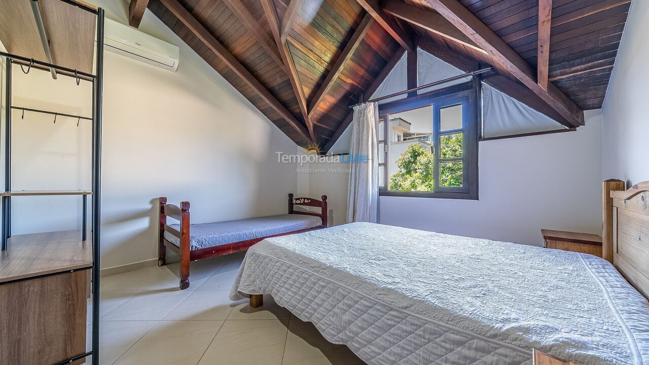 House for vacation rental in Bombinhas (Praia de Bombas)