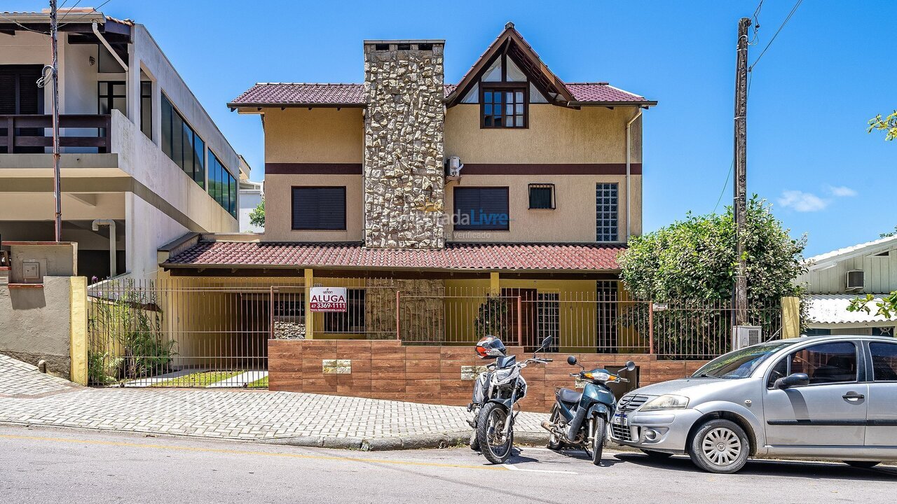 House for vacation rental in Bombinhas (Praia de Bombas)