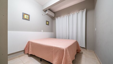 097 - Apto econômico de 02 quartos em Canto Grande