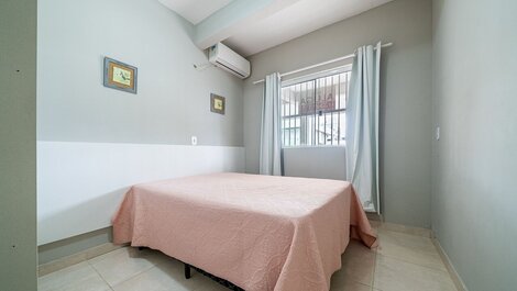 097 - Apto econômico de 02 quartos em Canto Grande