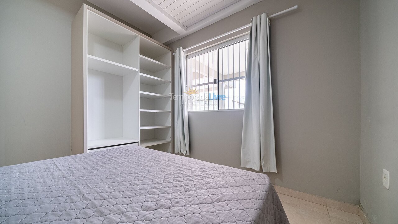 Apartamento para aluguel de temporada em Bombinhas (Canto Grande)