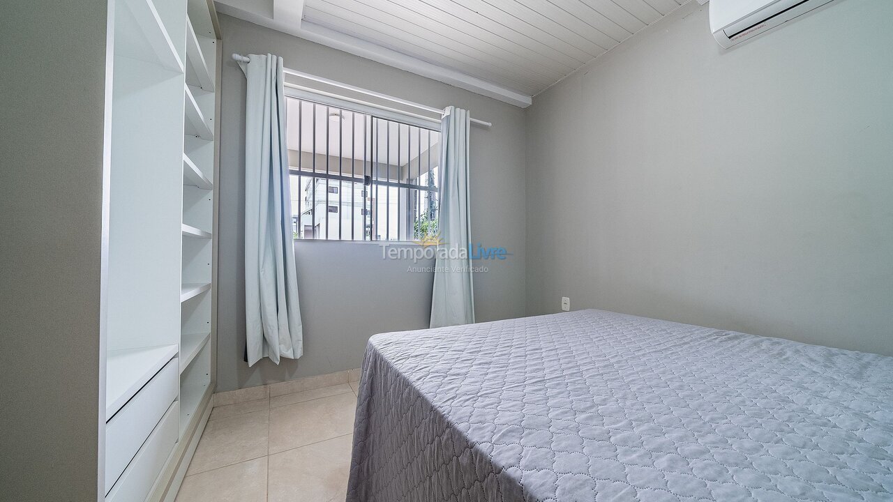 Apartamento para aluguel de temporada em Bombinhas (Canto Grande)