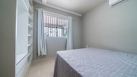 097 - Apto econômico de 02 quartos em Canto Grande