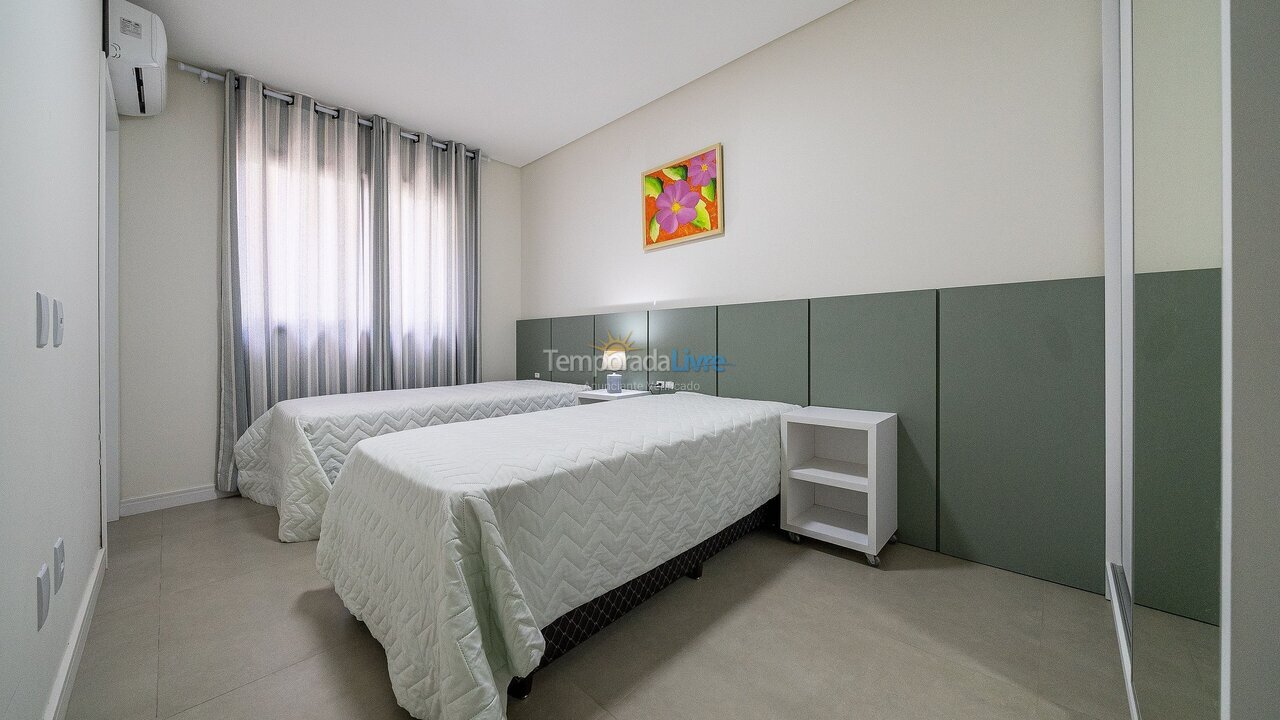 Apartment for vacation rental in Bombinhas (Praia de Bombas)