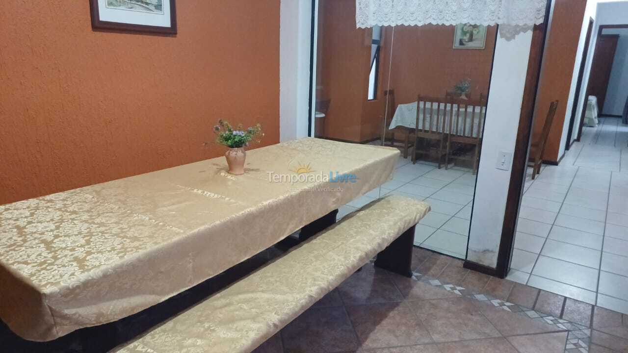 Apartamento para aluguel de temporada em Florianopolis (Praia dos Ingleses)