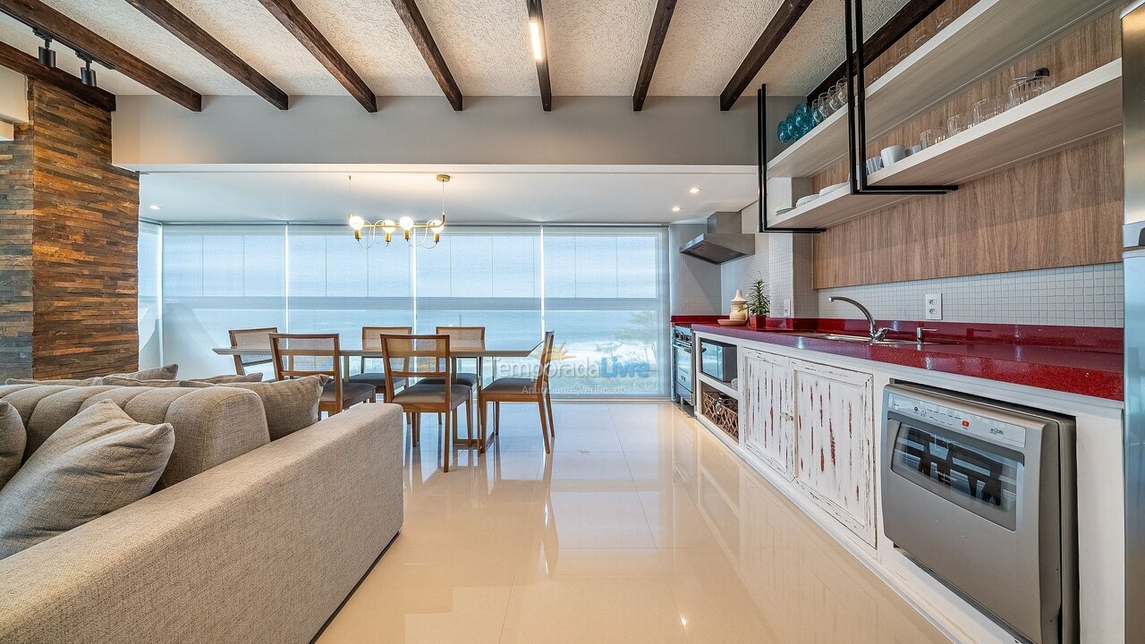 Apartamento para aluguel de temporada em Bombinhas (Praia de Quatro Ilhas)