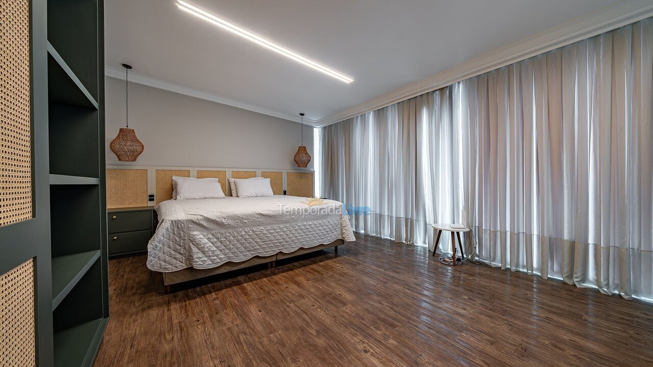 Apartamento para aluguel de temporada em Bombinhas (Praia de Quatro Ilhas)