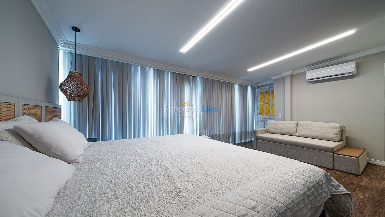 Apartamento para aluguel de temporada em Bombinhas (Praia de Quatro Ilhas)