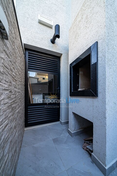 Apartamento para aluguel de temporada em Bombinhas (Canto Grande)