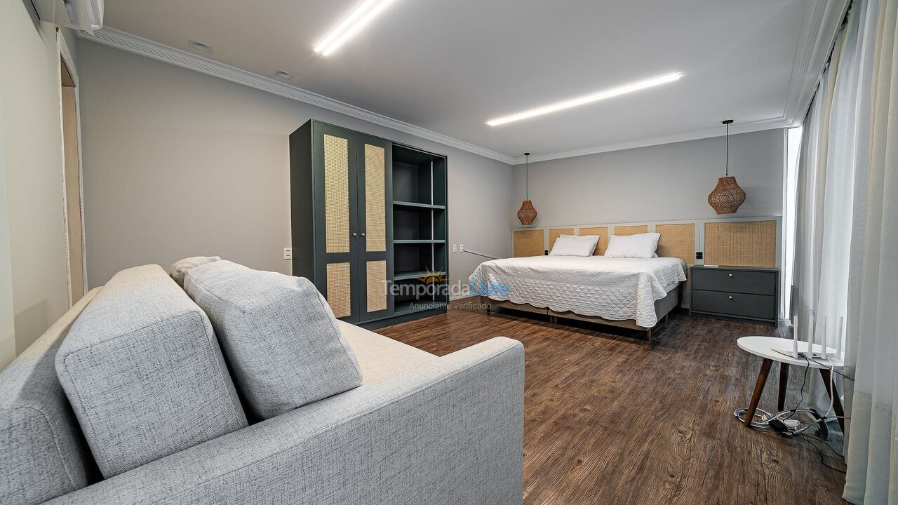 Apartamento para aluguel de temporada em Bombinhas (Praia de Quatro Ilhas)