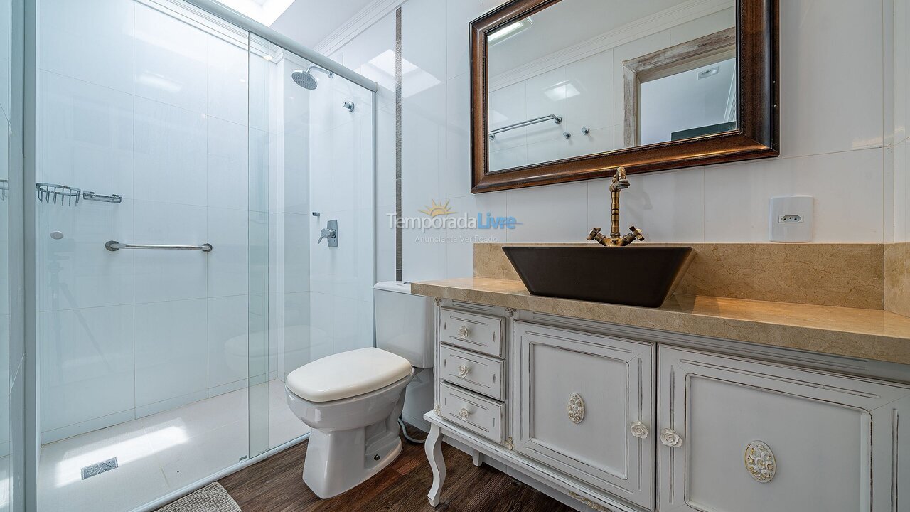 Apartamento para aluguel de temporada em Bombinhas (Praia de Quatro Ilhas)