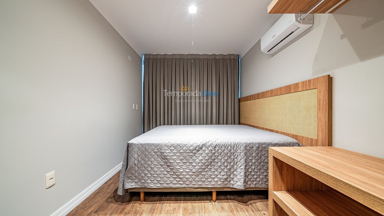 Apartamento para aluguel de temporada em Bombinhas (Praia de Quatro Ilhas)