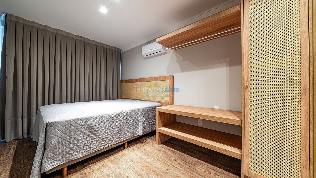 Apartamento para aluguel de temporada em Bombinhas (Praia de Quatro Ilhas)