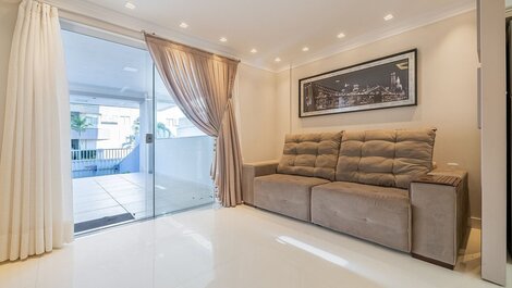 056 - Apto moderno a 100m da Praia de Bombas