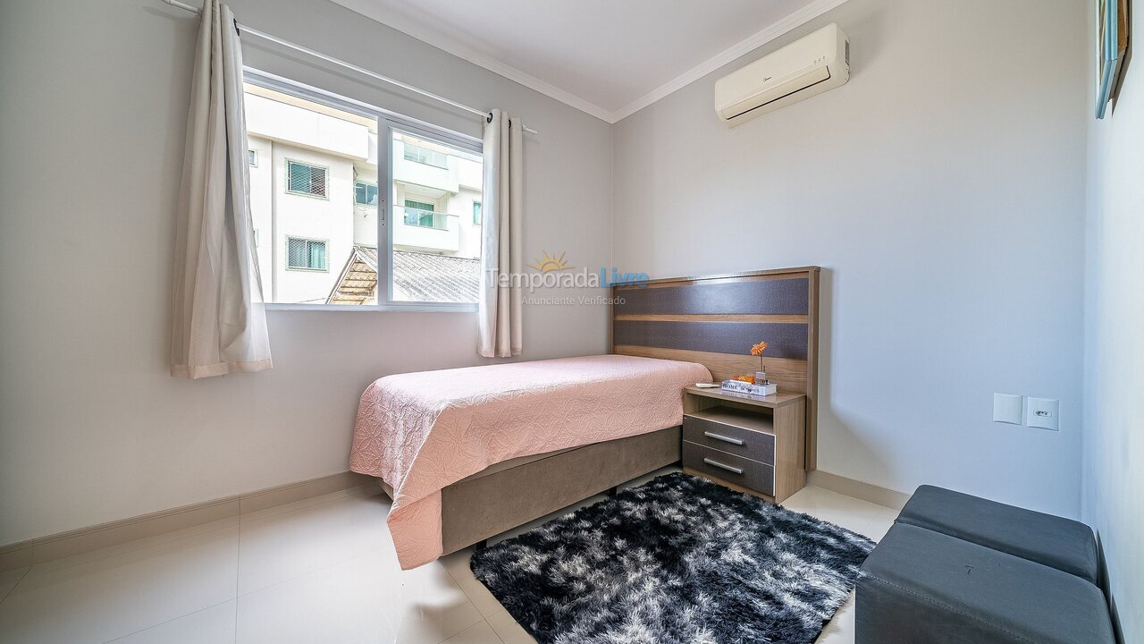 Apartment for vacation rental in Bombinhas (Praia de Bombas)